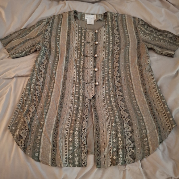 Pride & Joy Elegant Women's Green Patterened Tunic Top - Picture 3 of 7